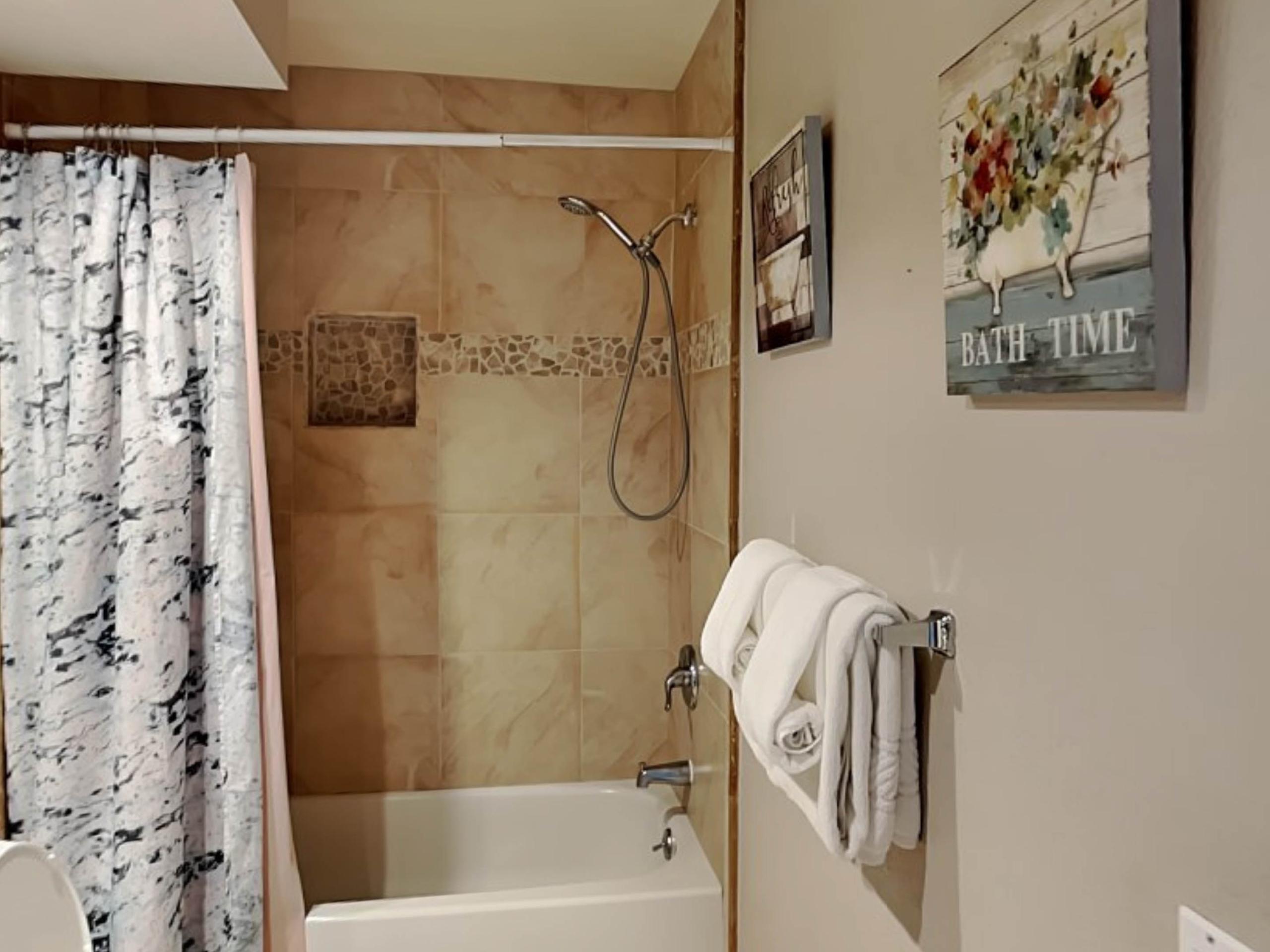 Second Full Bathroom Shower/Tub